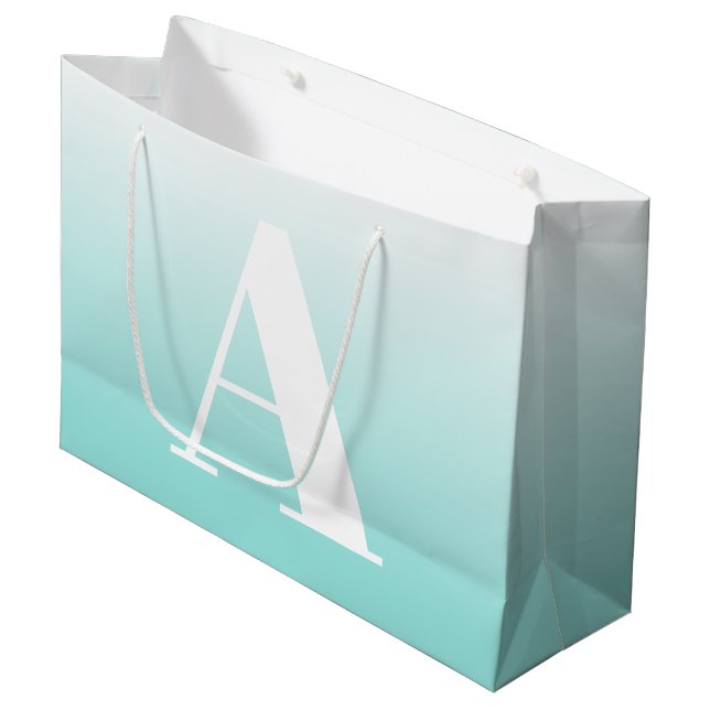 Modern Bold Monogram | Light Aqua Blue Green Große Geschenktüte (Vorderseite Schrägansicht)
