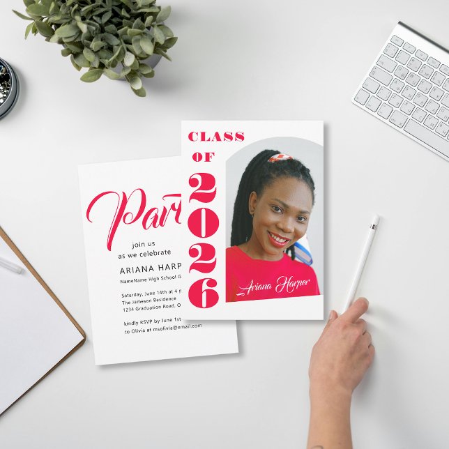 Modern Bold Pink Script Graduation Party Einladung (Von Creator hochgeladen)