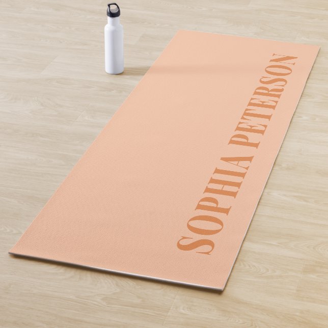 Modern Bold Typografy Peach Orange Custom Yogamatte (Beispiel)