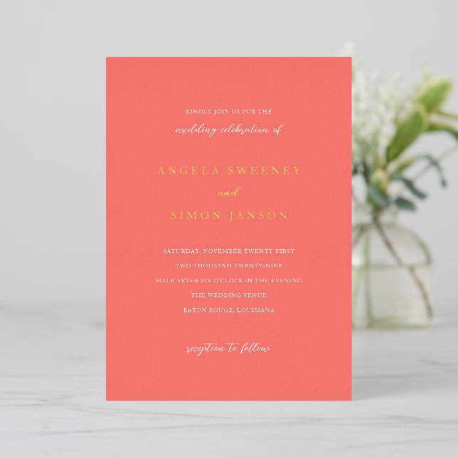 Modern Bold Vibrant Coral Simple Wedding Folieneinladung (Stehend vorne)