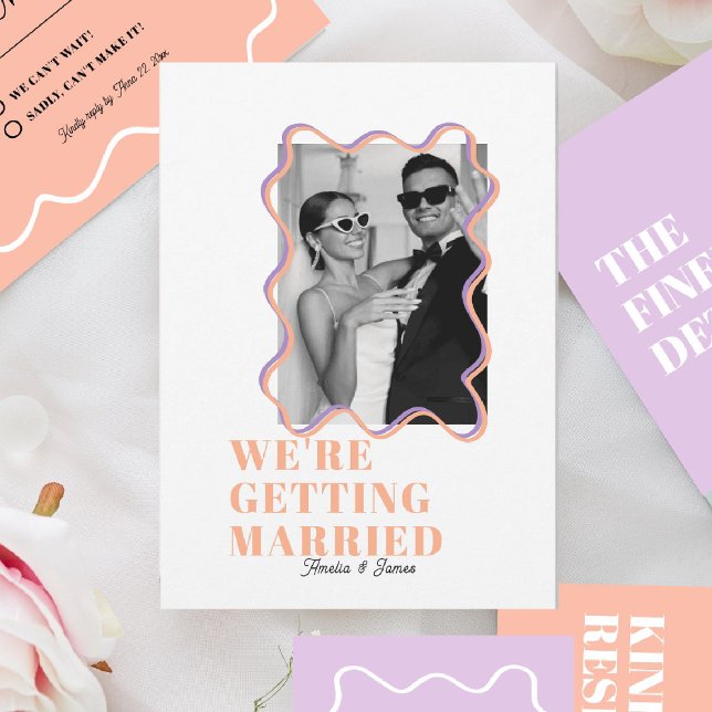 modern Bold Wavy funky Lilac & Peach Wedding Einladung (Von Creator hochgeladen)