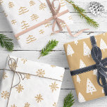 Modern Brown & White Christmas Trees Schneeflocken Geschenkpapier Set<br><div class="desc">Ein niedliches Set skandinavischer Verpackungspapierblätter,  mit Schneeflocken- und Weihnachtsbaummustern in Karamellbraun und Weiß. Kontaktieren Sie Designer für passende Produkte. Copyright Anastasia Surridge für The Christmas Shop,  alle Rechte vorbehalten.</div>