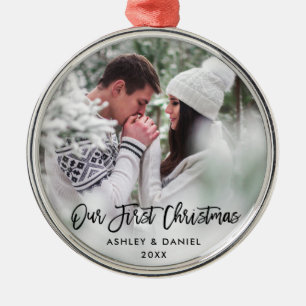 Modern Brush Script Couture Unsere ersten Weihnach Ornament Aus Metall