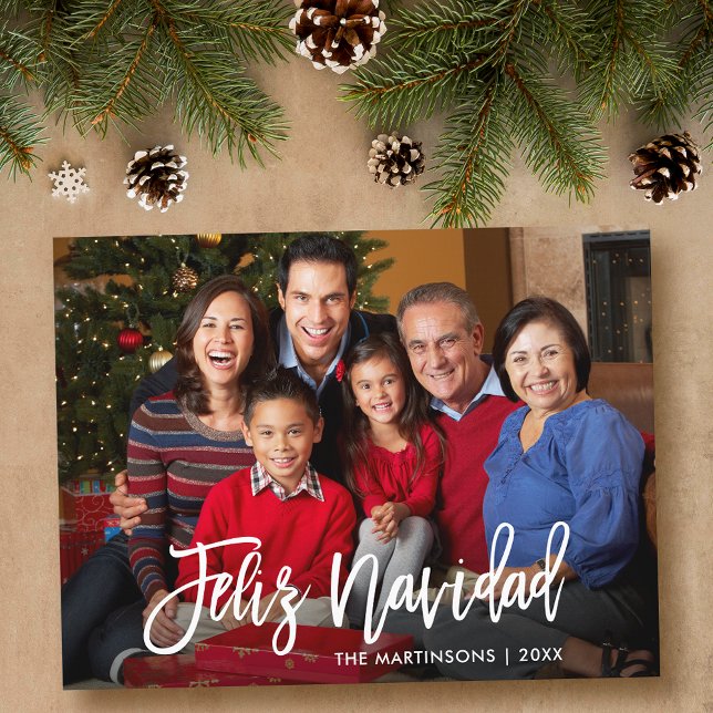 Modern Brush Script Feliz Navidad Family Foto Postkarte (Customize to change your personalized text size or text style.)