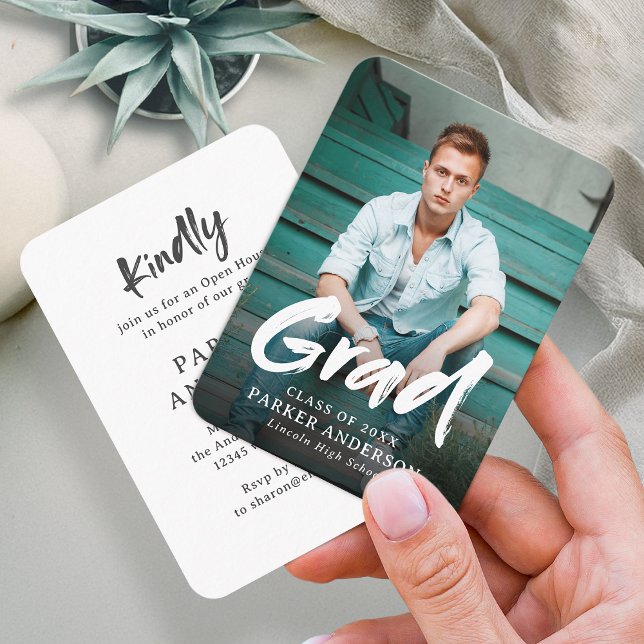 Modern Brush Script Foto Abschluss Einladung (Modern Brush Script Photo Graduation Invitation)