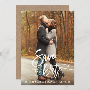 Modern Brush Script Foto Kraft Save the Date Card Einladung