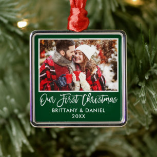 Modern Brush Script Unser erstes Weihnachtslied Ornament Aus Metall