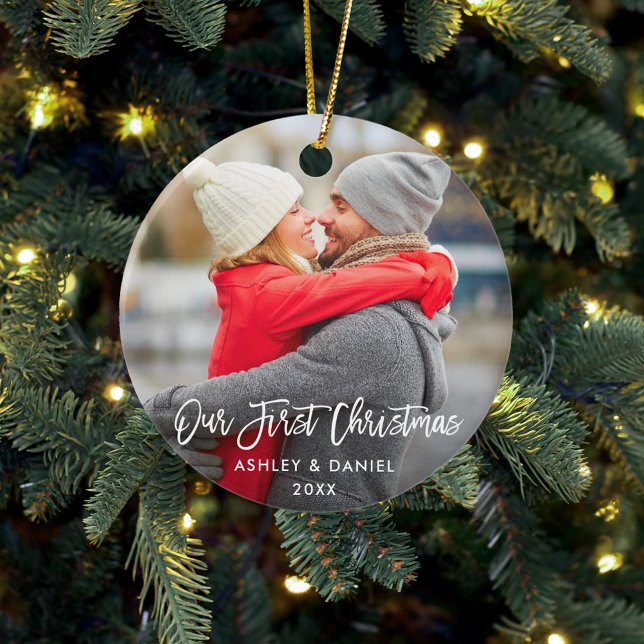 Modern Brush Script Unser erstes Weihnachtspaar Keramik Ornament (Double Sided Photo Ornament)