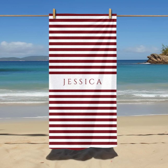 Modern Burgund Strickmuster Name Strandtuch (Personalized Modern Burgundy Striped Pattern Beach Towel.)