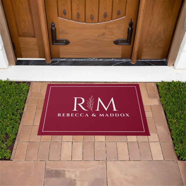 Modern Burgundy Botanical Monogram Door Mat Fußmatte (Außenbereich)