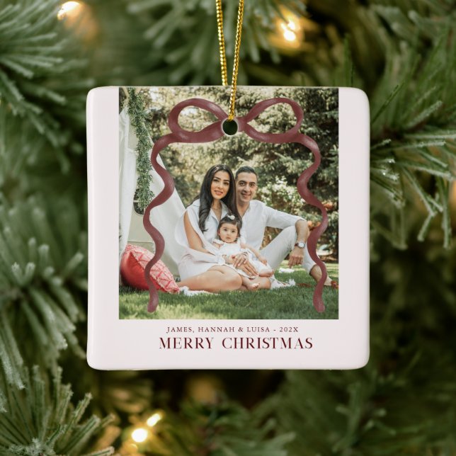 Modern Burgundy Bow Merry Christmas Photo Keramikornament (Baum)