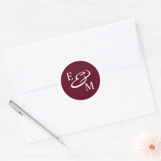 Modern Burgundy Initials Wedding  Runder Aufkleber