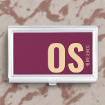 Modern Burgundy Monogram Beruflich Feminine Visitenkarten Dose<br><div class="desc">Dieses Visitenkartengehäuse ist aus echtem Leder und weist eine klassische bordeauxfarbene Farbe auf. Das mit Monogramm Design fügt eine luxuriöse Touch hinzu und das Gehäuse ist für bis zu 10 Visitenkarten ausgelegt. Der Fall umfasst auch eine Metallklammer,  um einen sicheren Verschluss zu gewährleisten.</div>