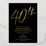 Modern Chic Script 40. Geburtstag Party Folieneinladung<br><div class="desc">Dieses moderne Party aus dem 40. Jahrhundert besticht durch einen schicken schwarzen Hintergrund mit erhöhter Goldfolienschrift und einer weißen, modernen Typografie. Das Skript sagt "40.". Alle Farben sind vollständig und einfach anpassbar. Sie können sogar ein Foto auf der Rückseite hinzufügen! Benutzen Sie einfach das "Design Tool" im Dropdown-Menü Personalisierung. Hochgezogene...</div>