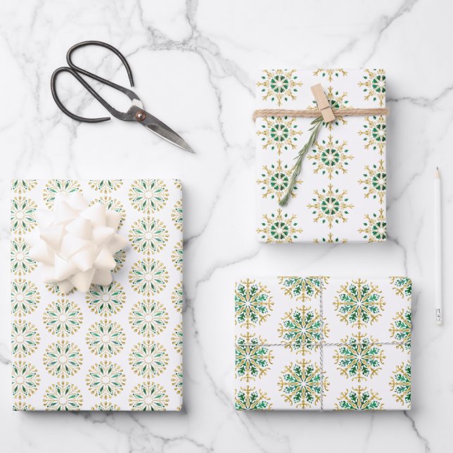 Modern Christmas Gold Green Snowflake Wrapping Pap Geschenkpapier Set (Vorderseite)