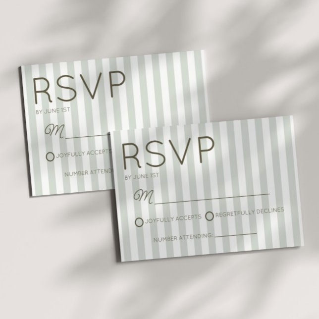 Modern Coastal Sage Green Stripes Wedding RSVP Karte (Von Creator hochgeladen)