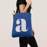 Modern Cobalt Blue Bold Retro Monogram Initial<br><div class="desc">Eine kühne und zeitgenössische Tasche mit tiefblauem Hintergrund mit einem auffallenden weißen Kleinbuchstaben in moderner Typografie. Dieses auffällige Design ist perfekt für den täglichen Gebrauch,  Einkäufe,  Arbeiten oder als Statement-Accessoire geeignet und verbindet Minimalismus mit einer Retro-inspirierten Ästhetik. Ideal für Typografen und für alle,  die stilvolle,  einzigartige Designs schätzen.</div>