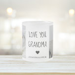 Modern Collage Foto Liebe Ihr Oma Bestes Geschenk Mattglastasse<br><div class="desc">Ein modernes Collage-Foto von Ihnen und Ihrer Oma kann das ideale Geschenk sein, um ihr zu zeigen, wie sehr Sie Liebe haben und sie schätzen. Dieses einzigartige und nachdenkliche Geschenk ist eine großartige Möglichkeit, Ihre besonderen Erinnerungen gemeinsam zu bewahren und ein wunderschönes Kunstwerk zu schaffen, das sie in ihrer Zuhause...</div>