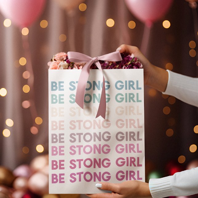 Modern Colorful Be Strong Girl Inspiration Phrase Große Geschenktüte (Von Creator hochgeladen)