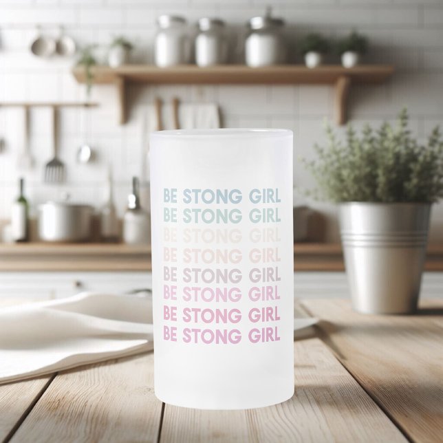 Modern Colorful Be Strong Girl Inspiration Phrase Mattglas Bierglas (Von Creator hochgeladen)