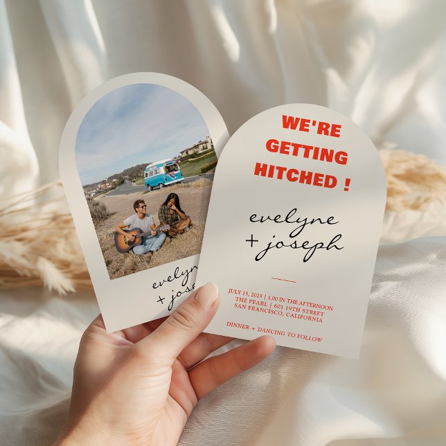 Modern Colorful Retro Fun Funky Arched Wedding Einladung (Von Creator hochgeladen)