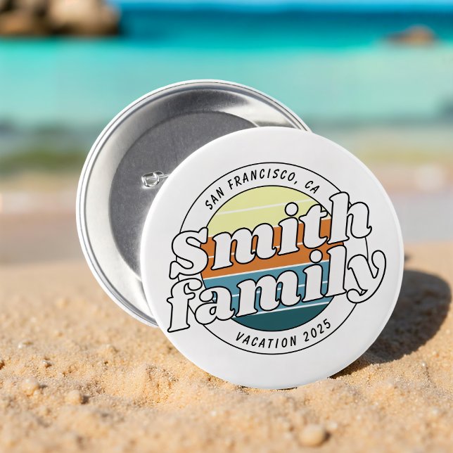 Modern Cool Simple Colorful Family Vacation Button (Von Creator hochgeladen)