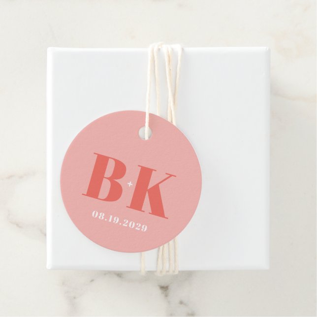Modern Coral and Pink Bold Monogram Wedding Geschenkanhänger (Beispiel)