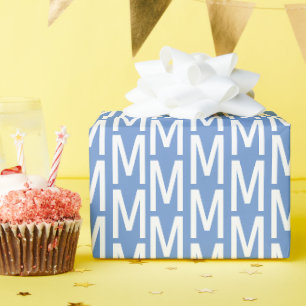 Modern Cornflower Blue Custom Monogram Geburtstag Geschenkpapier