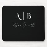 Modern Custom Monogram Initials Name Black Mousepad<br><div class="desc">Modern Custom Mouse Matt in schwarz mit Namen und Initialen. Anpassen mit Initialen und Namen, um Ihre personalisierte Mausmatte zu erstellen.</div>