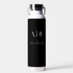 Modern Custom Monogram Initials Name Black Trinkflasche<br><div class="desc">Moderne Wasserflasche in Schwarz und Weiß mit Namen und Initialen. Passen Sie Ihre Initialen und Ihren Namen an,  um Ihre personalisierte Flasche zu erstellen.</div>