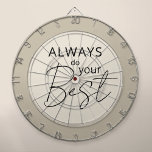 Modern Dartscheibe<br><div class="desc">Mit diesem modernen minimalistischen Dartboard mit dem motivierend Zitat "Immer dein Bestes geben" in der schicken Typografie stärken Sie Ihr Spielzimmer oder Ihr Büro. Die neutralen Farbtöne harmonieren perfekt mit jeder Dekoration,  was das Ganze zu einem funktionalen und eleganten Element macht. Ideal für diejenigen,  die Einfachheit und Eleganz schätzen.</div>