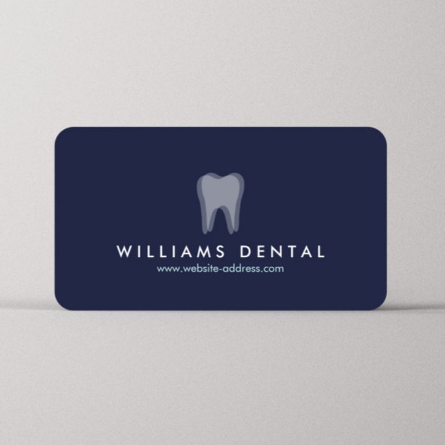 Modern Dentist Tooth Logo auf Navy Blue Visitenkarte (Von Creator hochgeladen)