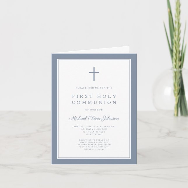 Modern Dusty Blue Cross Boy First Holy Communion Einladung (Vorderseite)