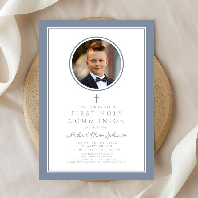 Modern Dusty Blue Photo Boy First Communion Einladung (Modern Dusty Blue Photo Boy First Communion Invitation)