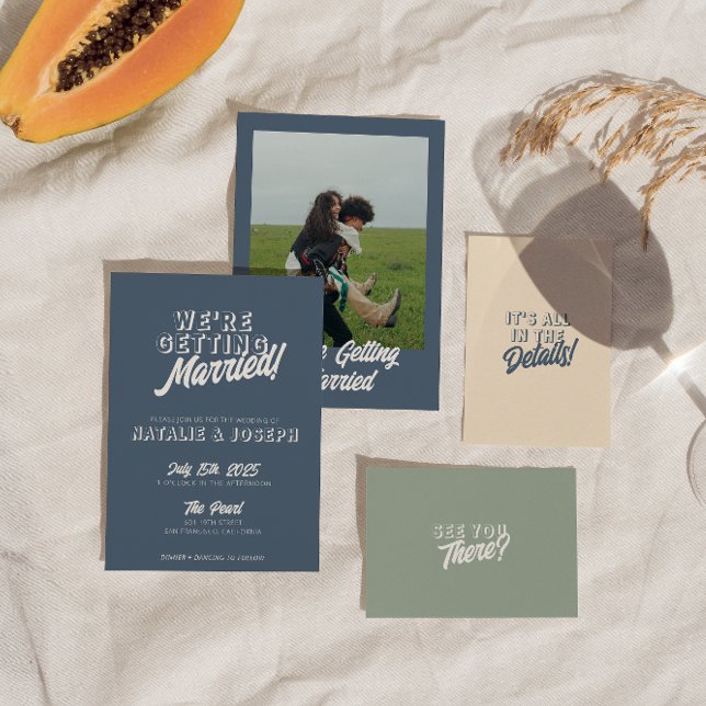Modern Dusty Blue Retro Bold Funky Wedding Einladung (Von Creator hochgeladen)