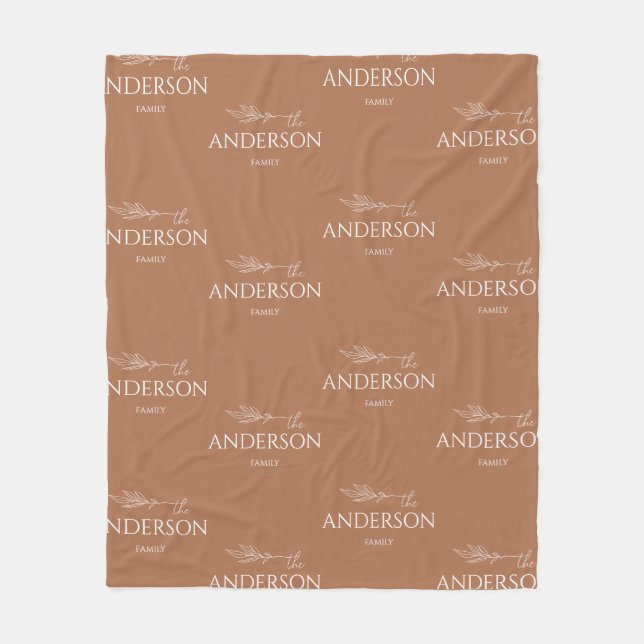 Modern Earthy Brown Familienname Fleecedecke (Vorderseite)