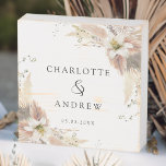 Modern. elegant holzkisten schild<br><div class="desc">Modern,  elegant Geschenkboxen für Ihre Gastgeschenke. Ideal für Ihre Hochzeit und einfach zu bearbeiten. Füllen Sie Ihre Daten ein,  Sie können den Schriftart,  Position usw. durch "für Personalisierung" die werden.</div>