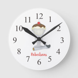Modern Elegant Whimsical Vanilla Ice Cream Dessert Runde Wanduhr