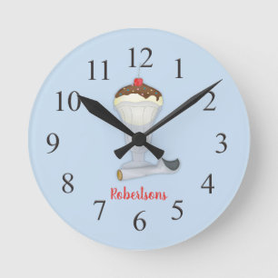 Modern Elegant Whimsical Vanilla Ice Cream Dessert Runde Wanduhr