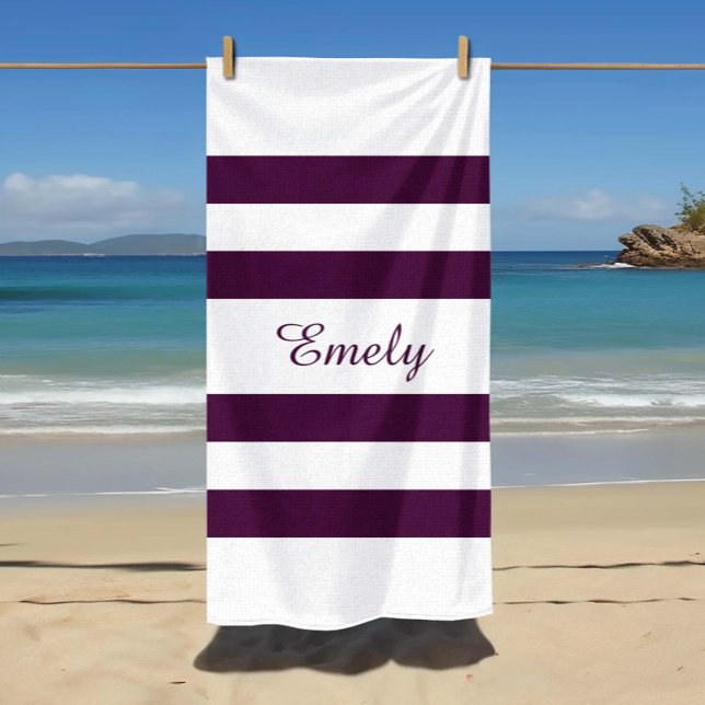 Modern eleganter Lila Streifenmuster Name Strandtuch (Modern Elegant Purple Stripes Pattern Name Beach Towel)