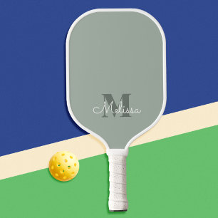 Modern Elegantin Feminine Sage Green Monogram Name Pickleball Schläger