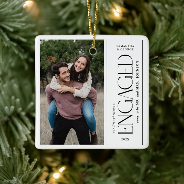 Modern First Christmas Engaged Couples Photo Keramikornament (Baum)