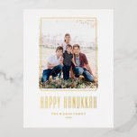 Modern Foto Frame Happy Hanukkah Folien Feiertagspostkarte<br><div class="desc">Happy Hanukka! Senden Sie Hanukkah Wünsche an Familie und Freunde mit dieser anpassbaren Goldfolie Hanukkah Postcard. Es zeichnet sich durch moderne Typografie und ein einfaches Foto aus. Personalisieren Sie diese durch Hinzufügen von Namen und Fotos. Diese Goldfolie Happy Hanukkah Postcard ist auf anderen Cardstock erhältlich.</div>