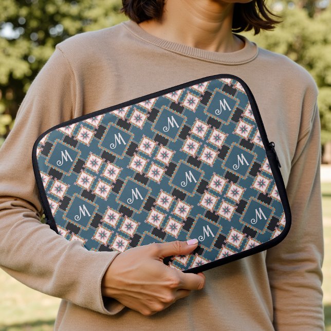 Modern Geometric Floral Monogram Flower Pattern Laptopschutzhülle (Von Creator hochgeladen)