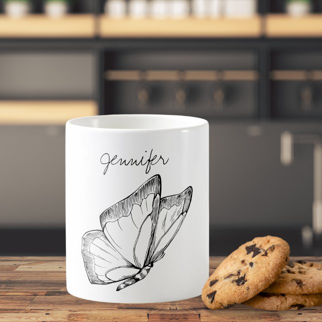 Modern Gezeichnet Butterfly in Flight Monogram Kaffeetasse (Von Creator hochgeladen)