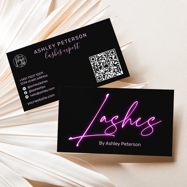 Modern glam lila Neon Lashes Script Logo qr Visitenkarte (Von Creator hochgeladen)
