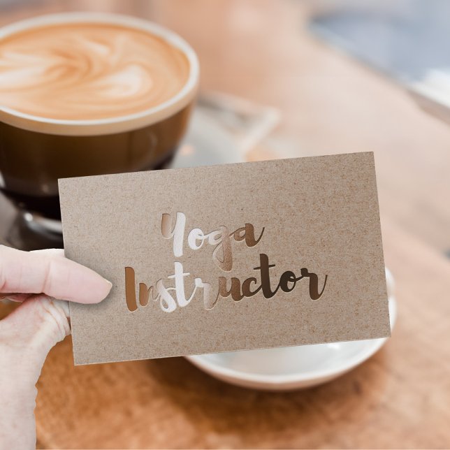 Modern Gold Foil Yoga Instructor Typografie Kraft Visitenkarte (Von Creator hochgeladen)