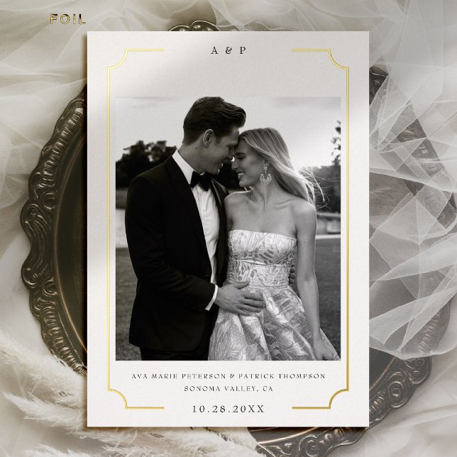 Modern Gold Frame Monogram Foto Wedding Rett Date Folieneinladung (wedding photo save the date gold scalloped frame formal modern classic elegant monograms)