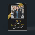 Modern Gold Glitzer Strip Boyfriend Birthday Karte<br><div class="desc">Feiern Sie stilvoll mit einem individuellen Foto,  das vor einem dunklen Hintergrund gerahmt ist und durch einen schimmernden goldenen Glitzer-Streifen für eine Touch von Eleganz und Eleganz verstärkt wird. Ideal für unvergessliche Momente mit einer persönlichen und luxuriösen Touch.</div>