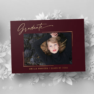 Modern Gold Ink Script Burgundy Foto Grad Card Folieneinladung